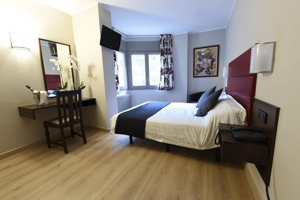 Hotel Palarine Erts Esterno foto